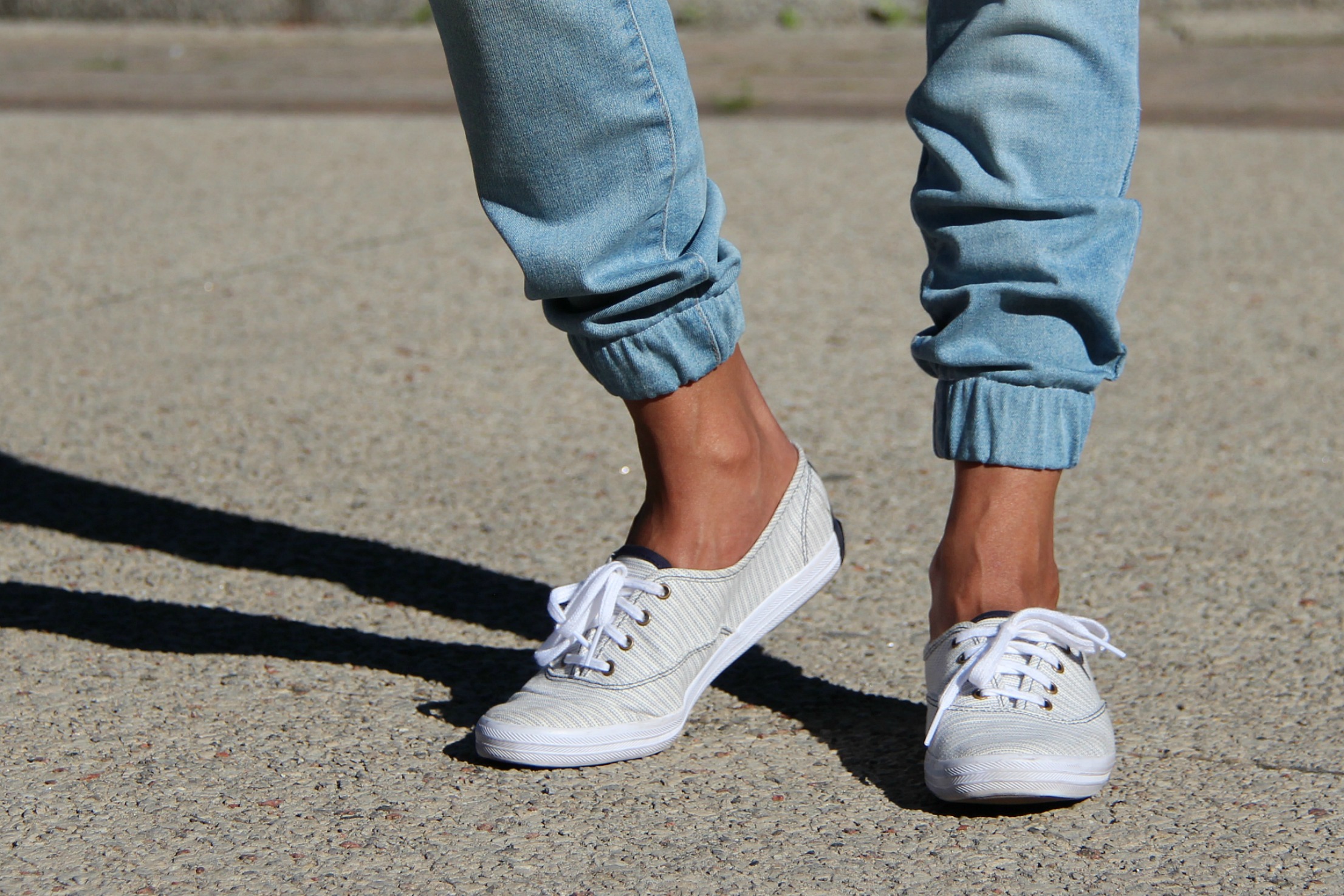 white jean jogger pants